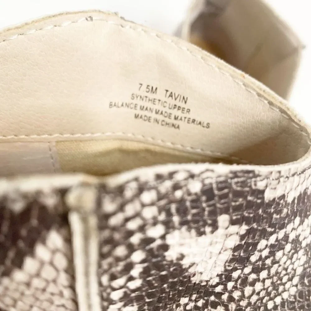 Dolce Vita Tavin Bootie Snakeskin Embossed Python Stacked Heel Almond Toe Sz 7.5